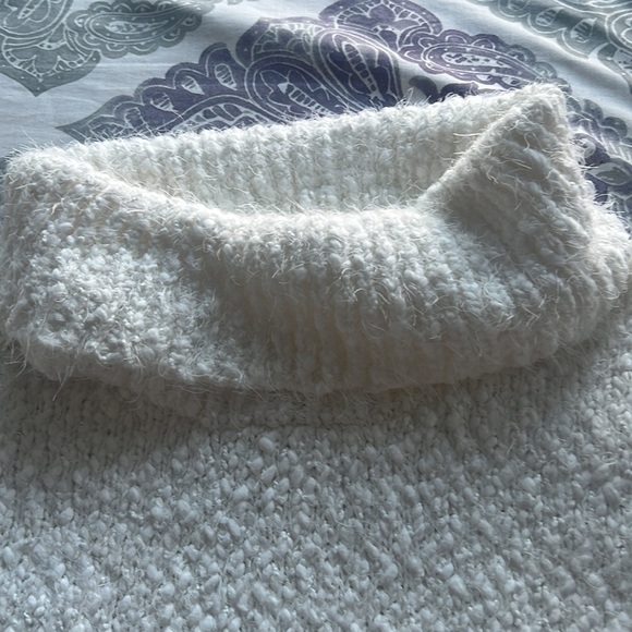 Kenneth Cole Turtle Neck Sweater - Picture 2 of 4